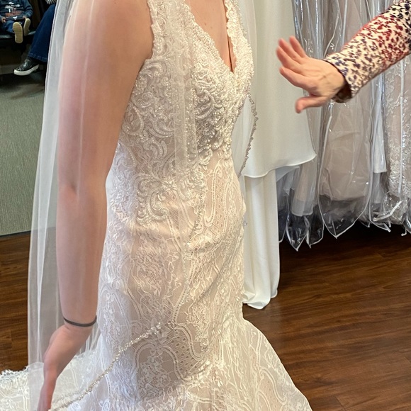 Madison James wedding dress. - Picture 4 of 4